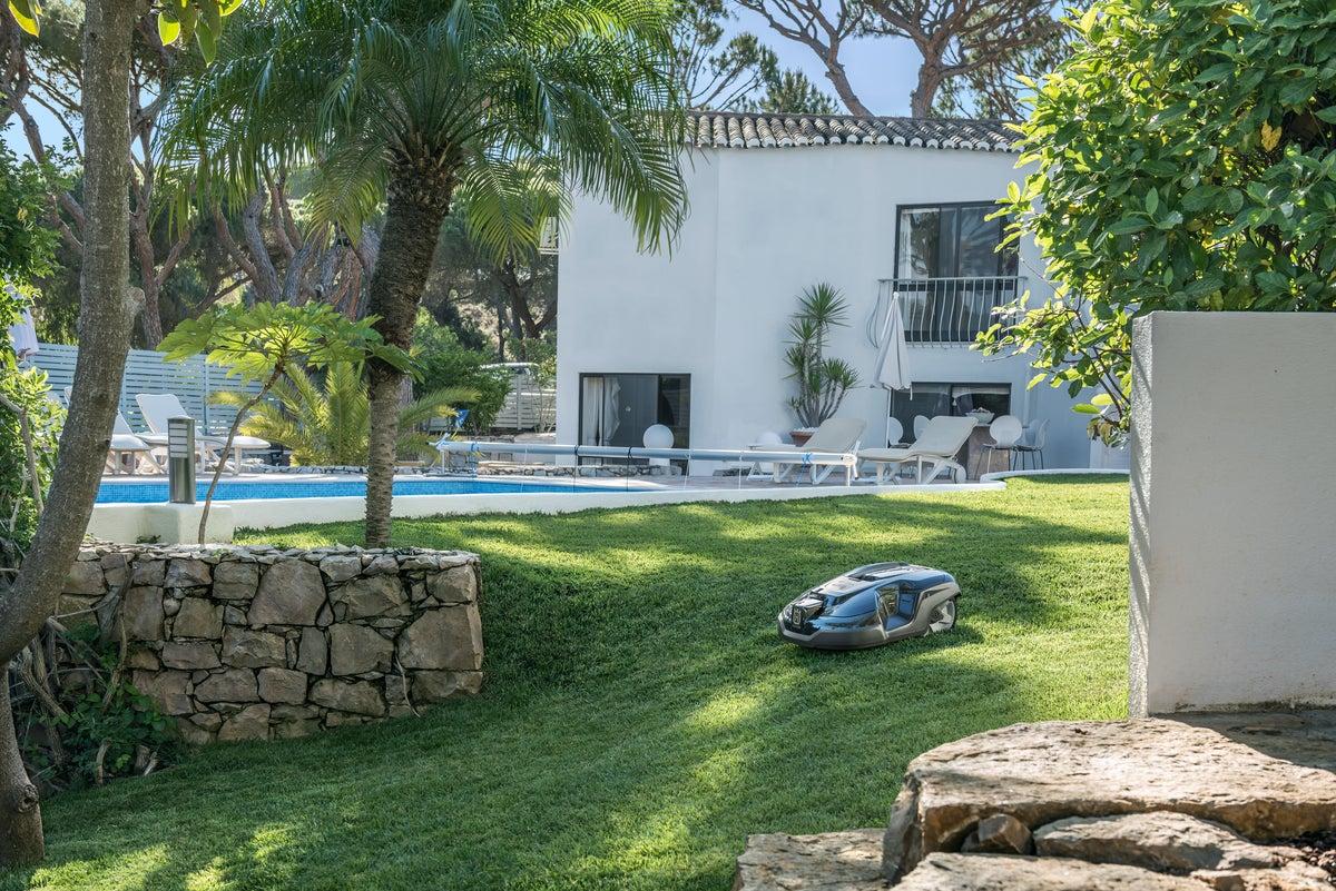 Robotfűnyíró vásárlás 2026-ban: tényleg megéri?  Előnyök, márkák és szakértői összehasonlítás