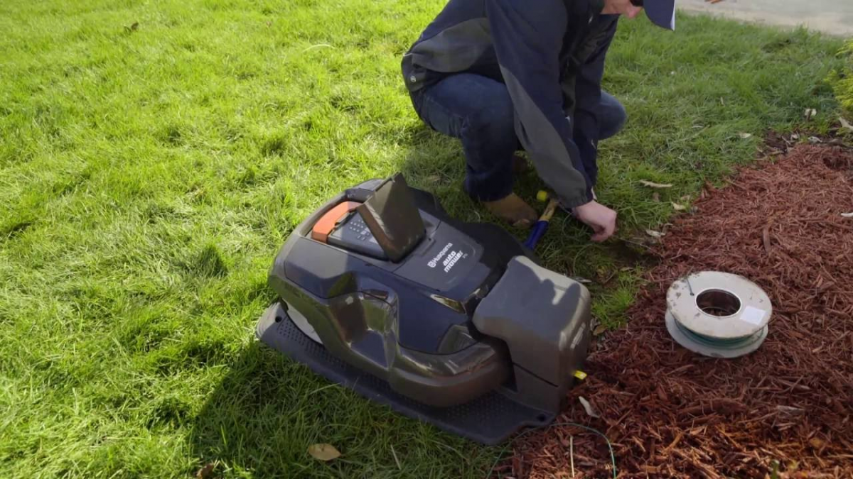 18 robotfűnyíró, a telepítő ajánlásával Előnézeti kép