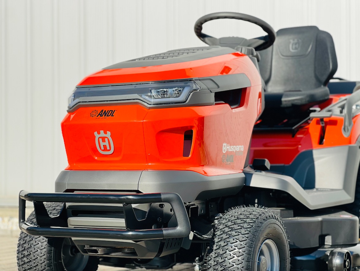 Husqvarna oldalkidobós fűnyíró traktor vásárlási útmutató - Melyik modellt, és miért érdemes választani?