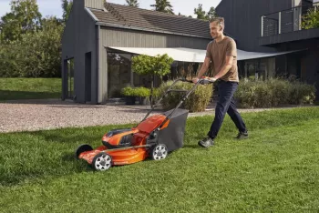 LC 142iS akkumulátoros önjáró fűnyíró  (csak gép) 5.Kép