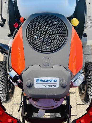 TC 220T fűnyíró traktor fűgyűjtővel 8.Kép