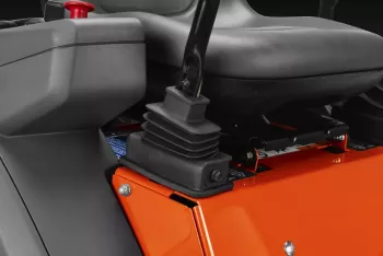 Z242F ZeroTurn  (vágóasztallal) 7.Kép