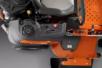 Z448 ZeroTurn  (vágóasztallal) 7.Kép