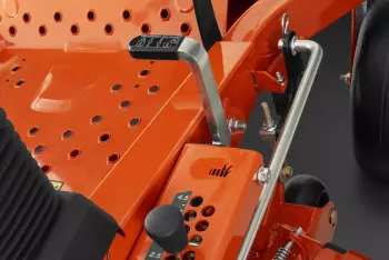 Z448 ZeroTurn  (vágóasztallal) 8.Kép