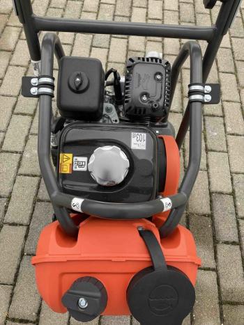 LF 80LAT lapvibrátor víztartállyal  (Honda) 5.Kép