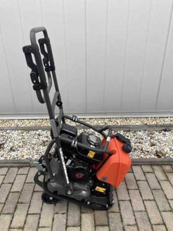 LF 80LAT lapvibrátor víztartállyal  (Honda) 3.Kép
