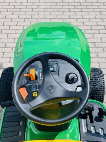 X167 oldalkidobós fűnyíró traktor 9.Kép