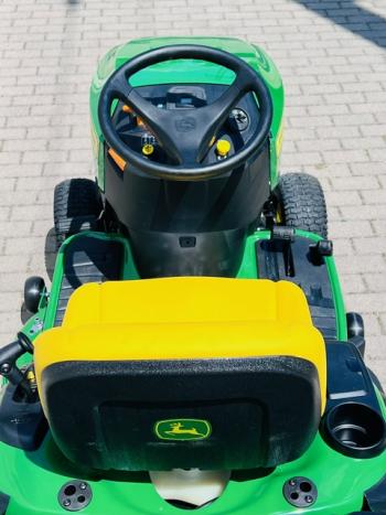 X167R fűgyűjtős fűnyíró traktor 4.Kép