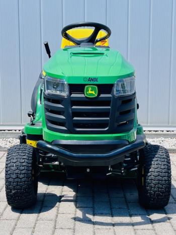 X167R fűgyűjtős fűnyíró traktor 3.Kép