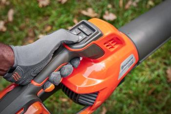 230iB akkumulátoros lombfúvó  (akkumulátorral és töltővel) 3.Kép