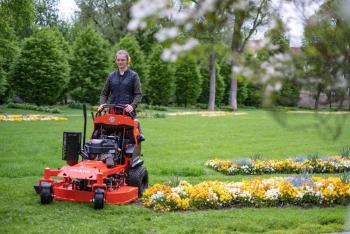 ARROW 32 vezetőállásos ZeroTurn  fűnyíró 8.Kép