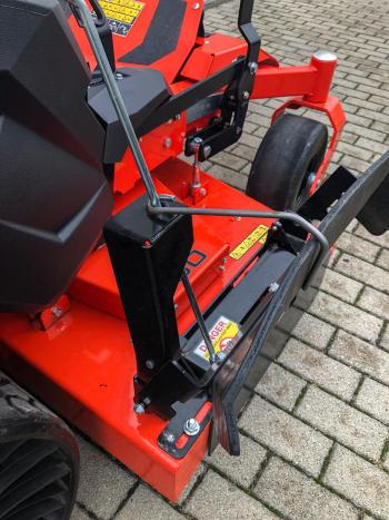 SUMMIT PRO 360 ZeroTurn fűnyíró 8.Kép