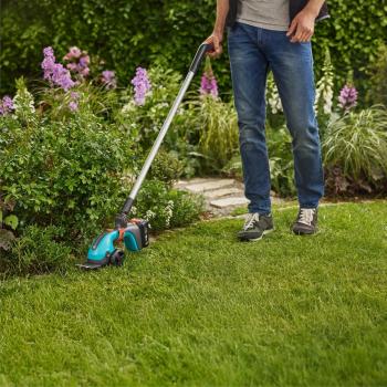 PowerCut fű- és bokornyíró ollóhoz nyél kerekekkel 2.Kép